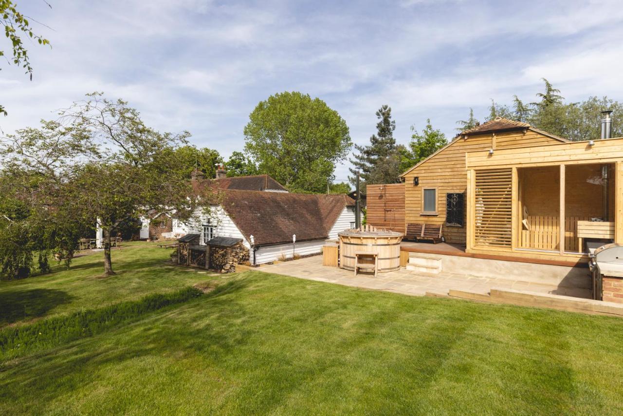 Cosy Cottage With Beautiful Garden, Hottub & Sauna Marden  Экстерьер фото