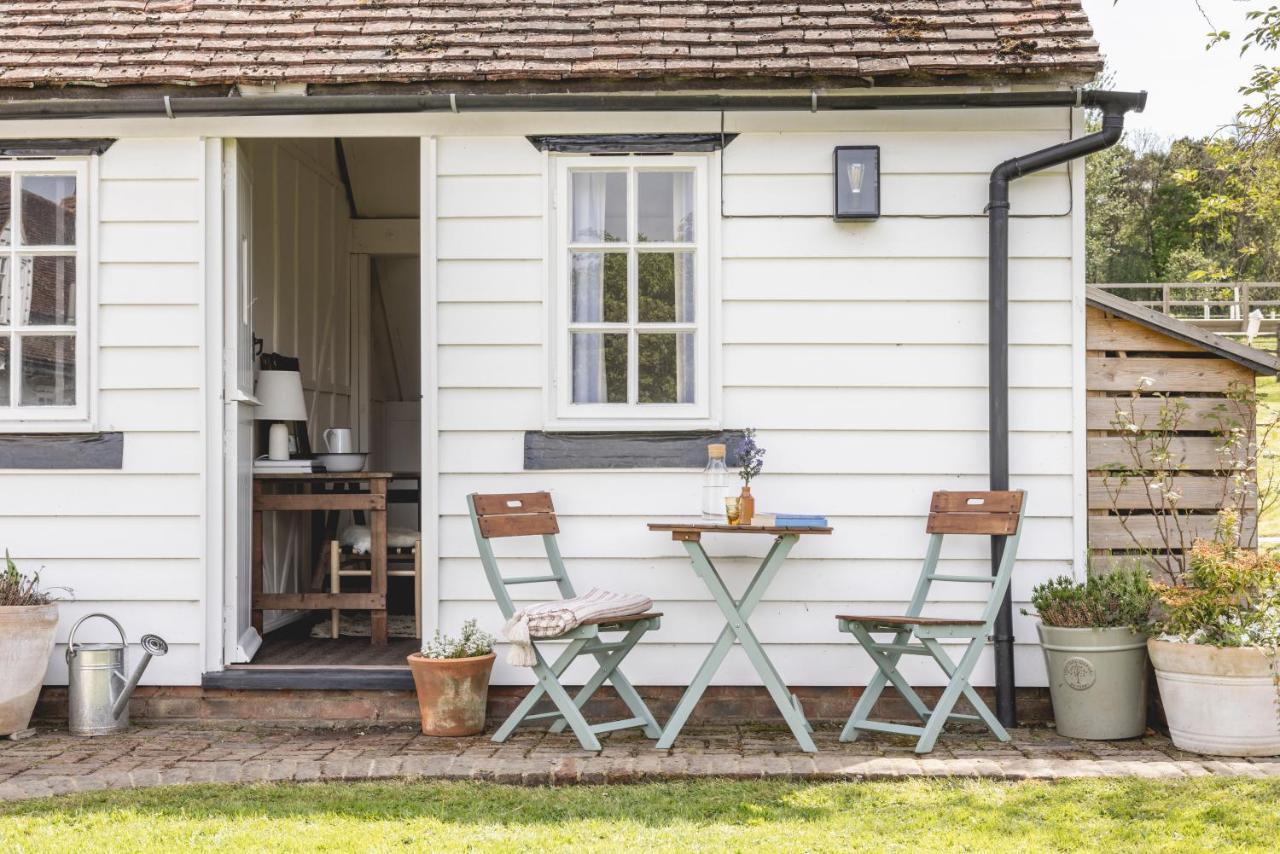 Cosy Cottage With Beautiful Garden, Hottub & Sauna Marden  Экстерьер фото